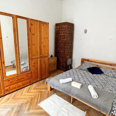 Nice Bedroom Near The Bus And Train Station كراكوفيا المظهر الخارجي الصورة