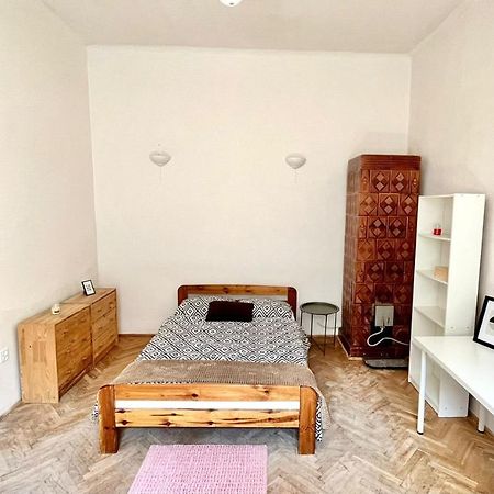 Nice Bedroom Near The Bus And Train Station كراكوفيا المظهر الخارجي الصورة