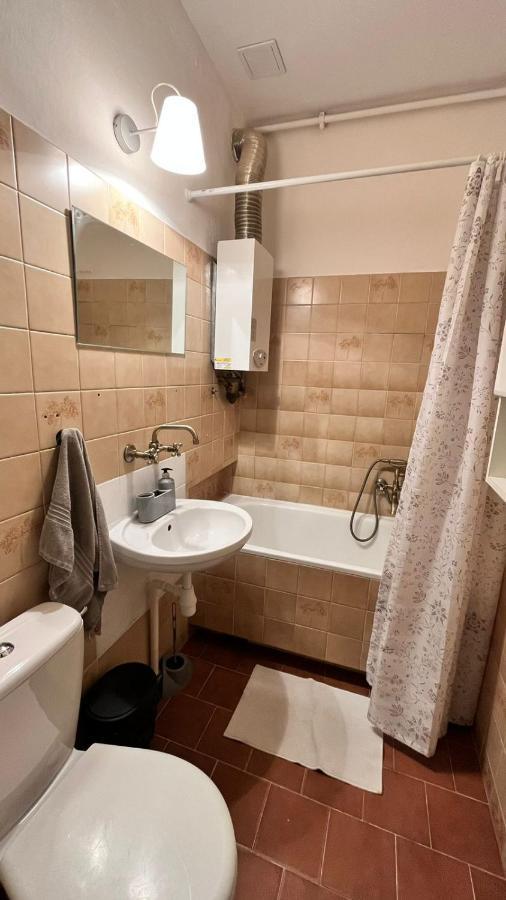 Nice Bedroom Near The Bus And Train Station كراكوفيا المظهر الخارجي الصورة