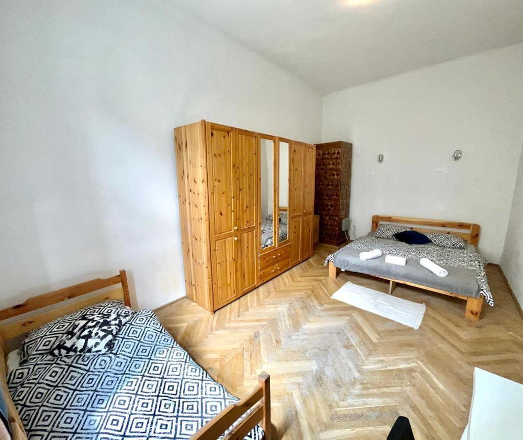 Nice Bedroom Near The Bus And Train Station كراكوفيا المظهر الخارجي الصورة
