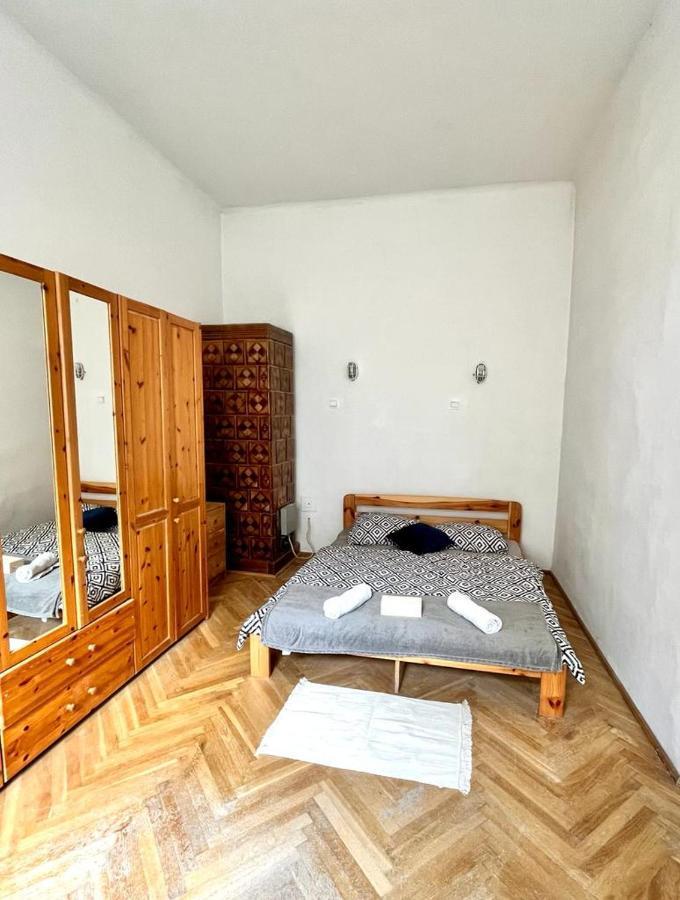 Nice Bedroom Near The Bus And Train Station كراكوفيا المظهر الخارجي الصورة