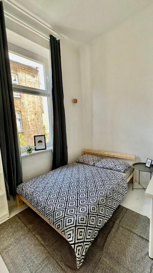 Nice Bedroom Near The Bus And Train Station كراكوفيا المظهر الخارجي الصورة