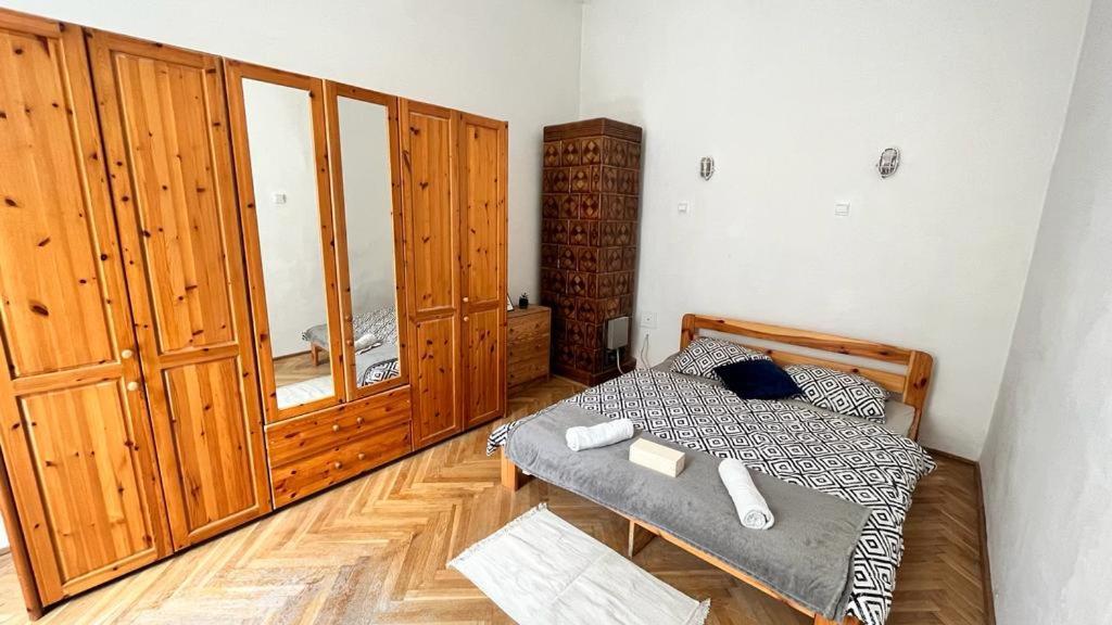 Nice Bedroom Near The Bus And Train Station كراكوفيا المظهر الخارجي الصورة