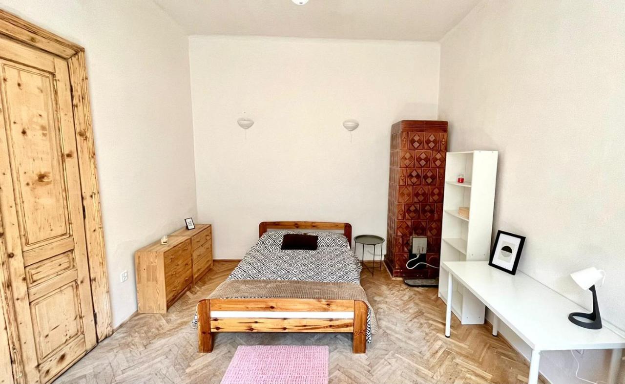 Nice Bedroom Near The Bus And Train Station كراكوفيا المظهر الخارجي الصورة